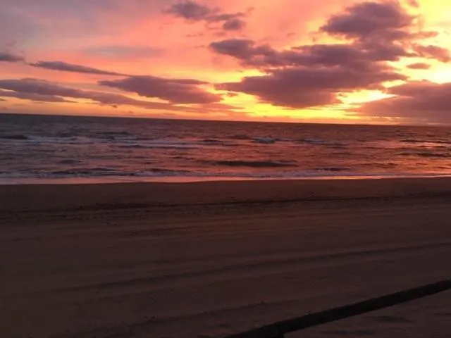 Beachfront La Jacaranda Марбелья